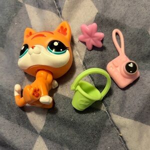 Littlest petshop set 2/15$